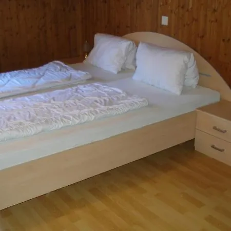 Farm stay Haus Mondspitze *