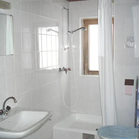 Farm stay Haus Mondspitze *